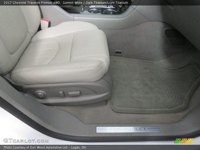 Summit White / Dark Titanium/Light Titanium 2017 Chevrolet Traverse Premier AWD