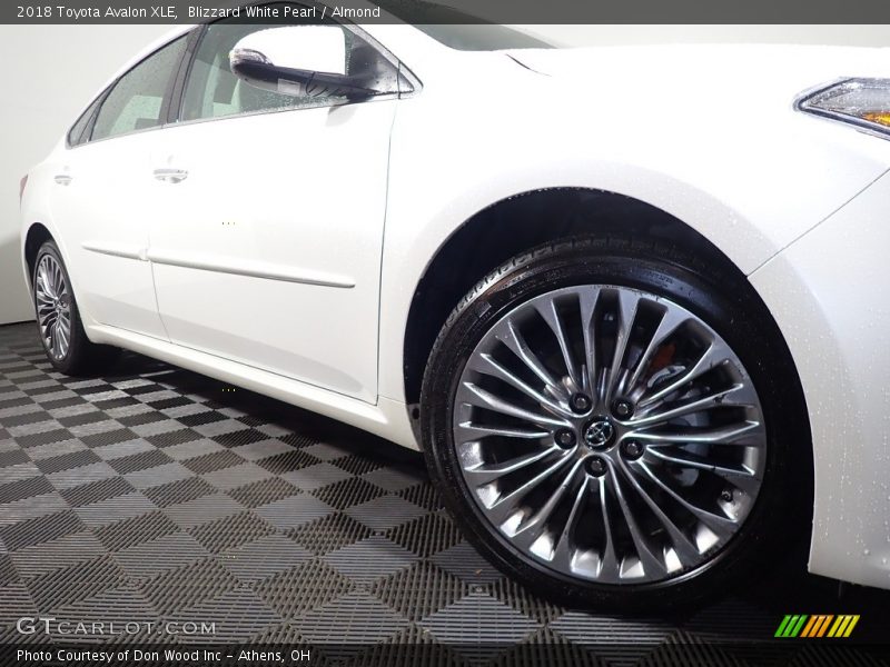 Blizzard White Pearl / Almond 2018 Toyota Avalon XLE
