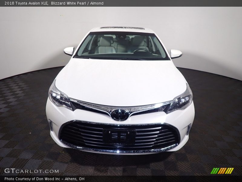 Blizzard White Pearl / Almond 2018 Toyota Avalon XLE