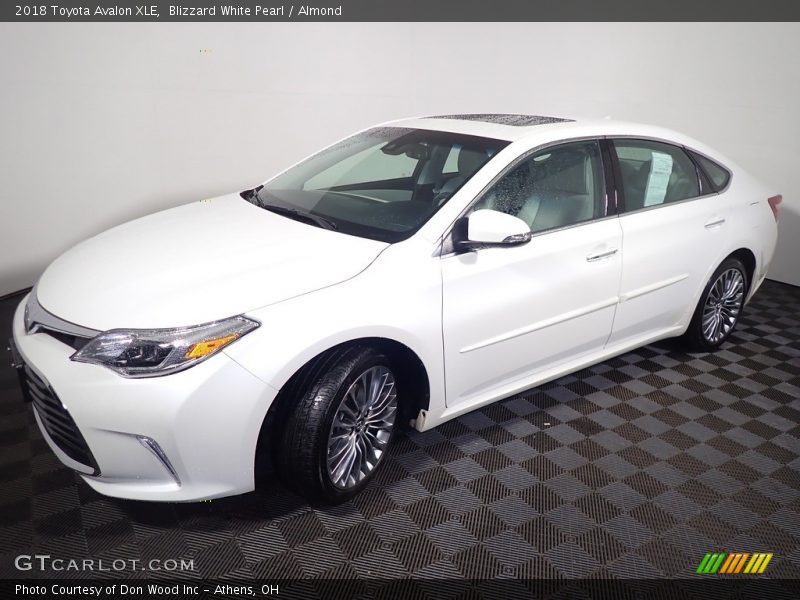 Blizzard White Pearl / Almond 2018 Toyota Avalon XLE