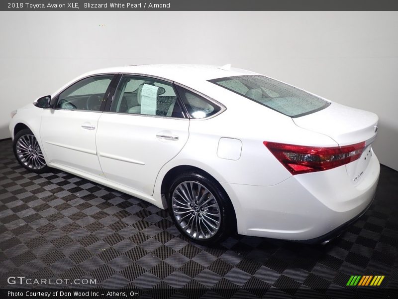 Blizzard White Pearl / Almond 2018 Toyota Avalon XLE