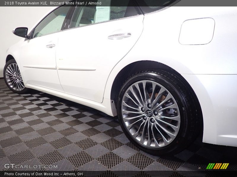 Blizzard White Pearl / Almond 2018 Toyota Avalon XLE