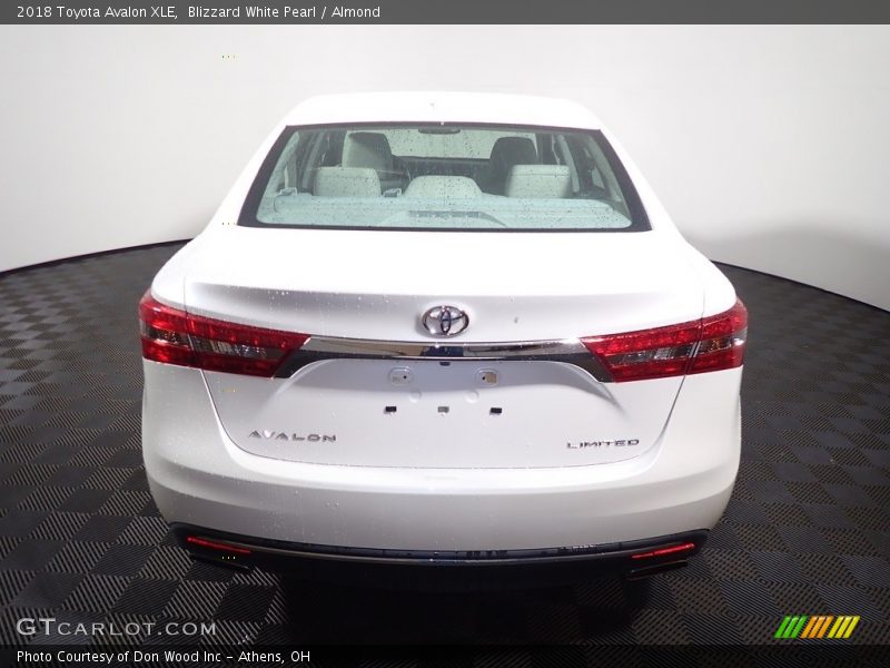 Blizzard White Pearl / Almond 2018 Toyota Avalon XLE
