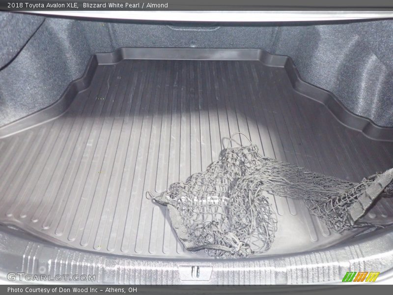 Blizzard White Pearl / Almond 2018 Toyota Avalon XLE