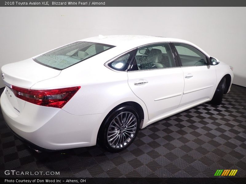 Blizzard White Pearl / Almond 2018 Toyota Avalon XLE