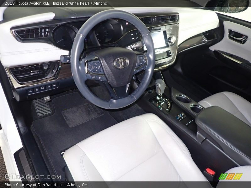 Blizzard White Pearl / Almond 2018 Toyota Avalon XLE