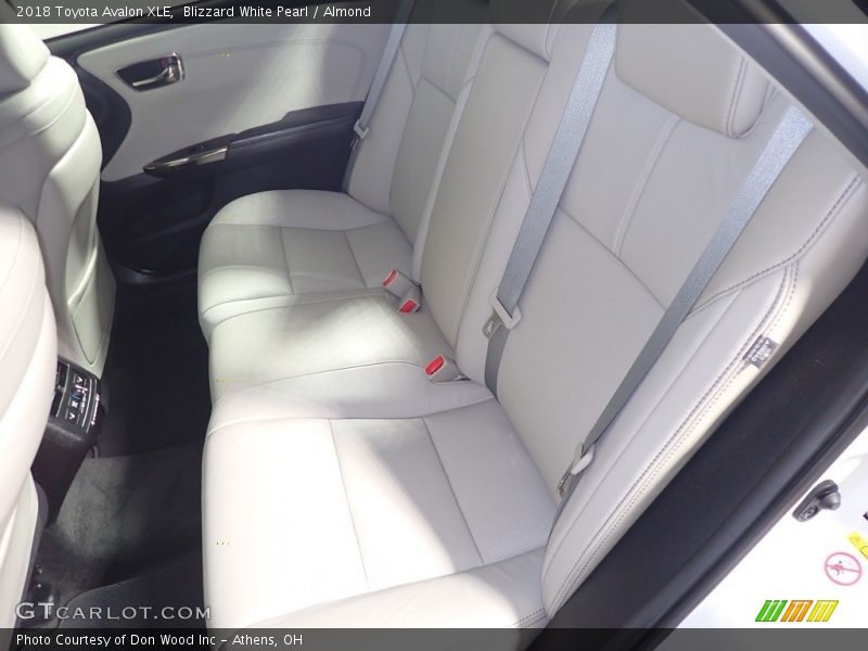 Blizzard White Pearl / Almond 2018 Toyota Avalon XLE