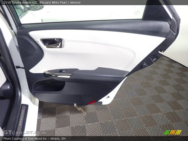Blizzard White Pearl / Almond 2018 Toyota Avalon XLE