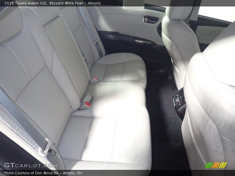 Blizzard White Pearl / Almond 2018 Toyota Avalon XLE