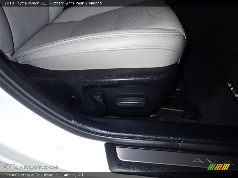 Blizzard White Pearl / Almond 2018 Toyota Avalon XLE