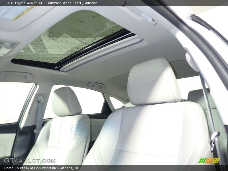 Blizzard White Pearl / Almond 2018 Toyota Avalon XLE
