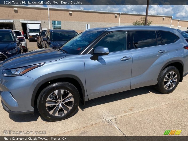 Moon Dust / Graphite 2020 Toyota Highlander XLE AWD