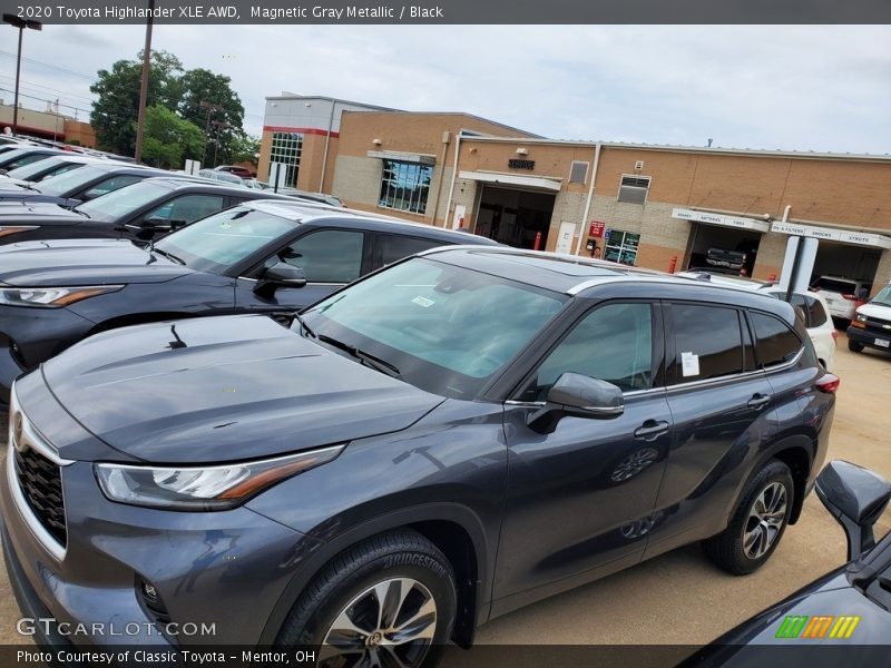 Magnetic Gray Metallic / Black 2020 Toyota Highlander XLE AWD