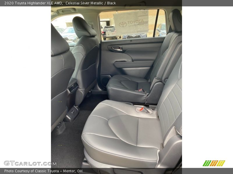 Celestial Silver Metallic / Black 2020 Toyota Highlander XLE AWD