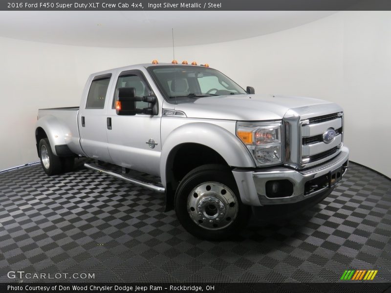 Front 3/4 View of 2016 F450 Super Duty XLT Crew Cab 4x4