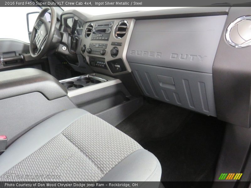 Dashboard of 2016 F450 Super Duty XLT Crew Cab 4x4