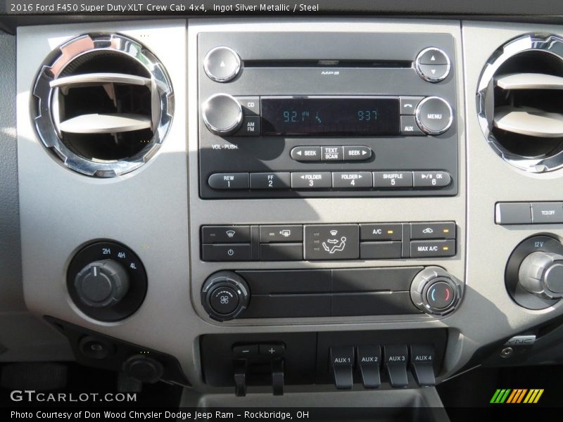 Controls of 2016 F450 Super Duty XLT Crew Cab 4x4