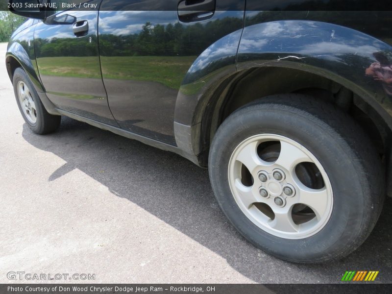 Black / Gray 2003 Saturn VUE