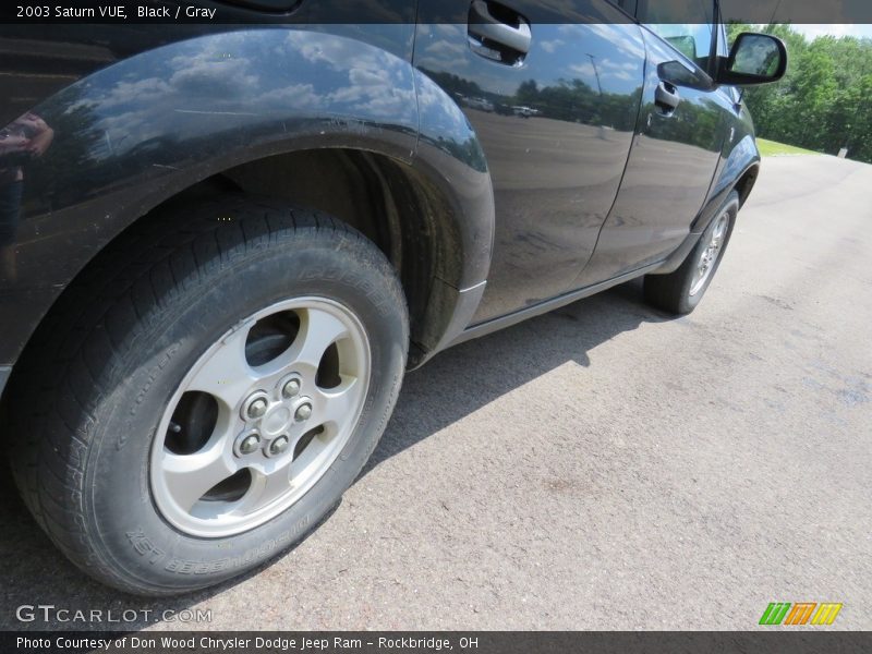 Black / Gray 2003 Saturn VUE