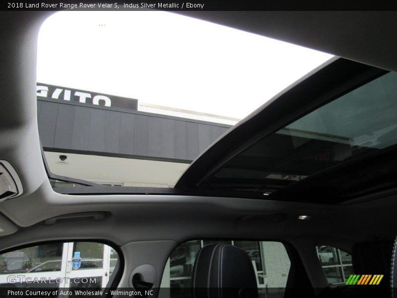 Indus Silver Metallic / Ebony 2018 Land Rover Range Rover Velar S