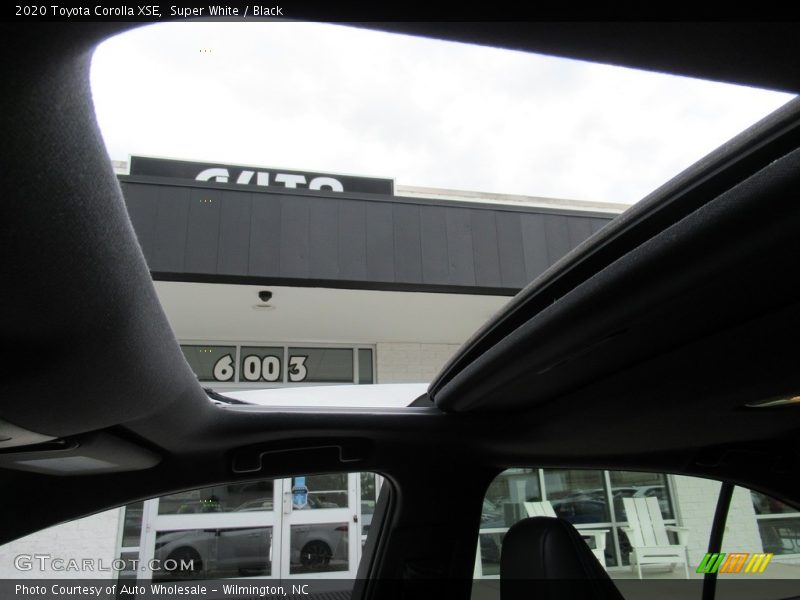Super White / Black 2020 Toyota Corolla XSE