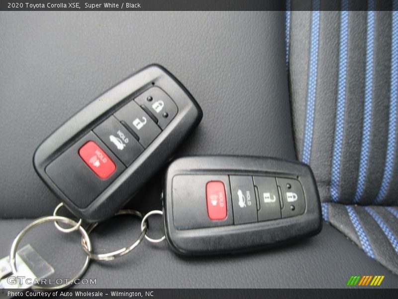 Super White / Black 2020 Toyota Corolla XSE