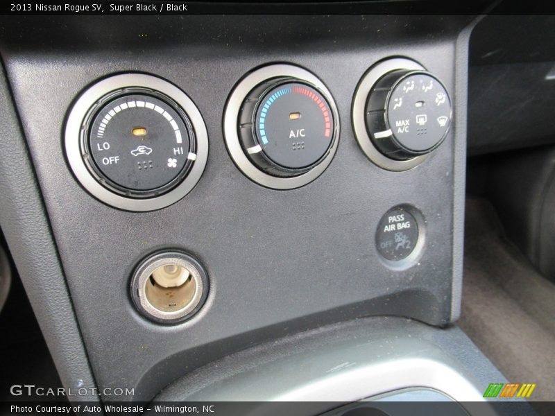 Super Black / Black 2013 Nissan Rogue SV