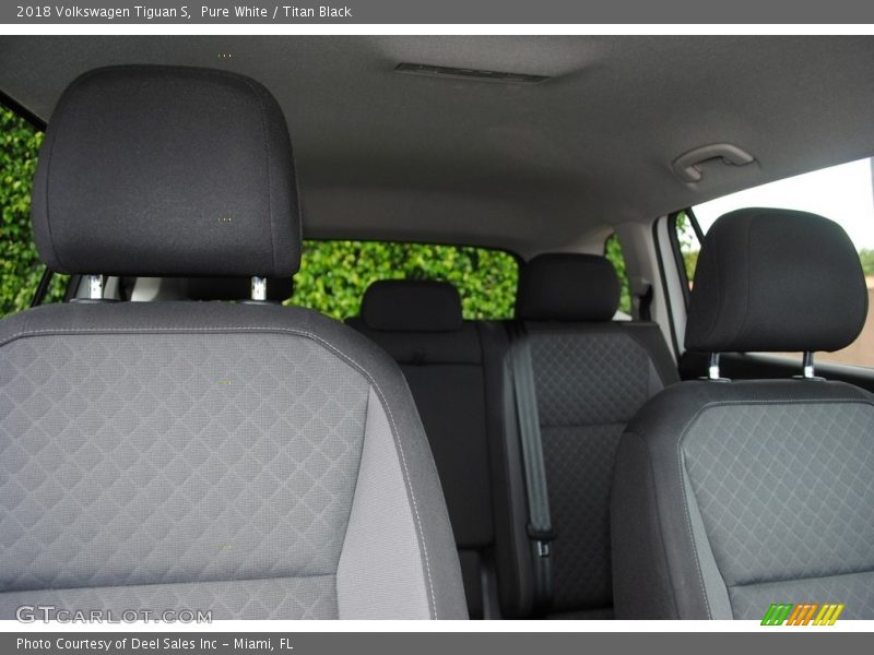 Pure White / Titan Black 2018 Volkswagen Tiguan S