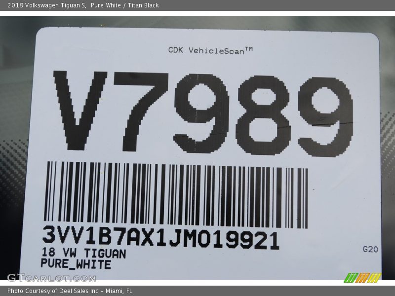 Pure White / Titan Black 2018 Volkswagen Tiguan S