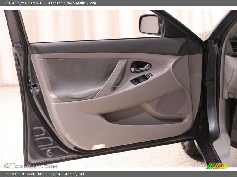 Magnetic Gray Metallic / Ash 2009 Toyota Camry LE