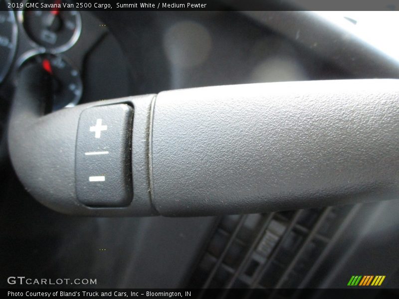 Summit White / Medium Pewter 2019 GMC Savana Van 2500 Cargo