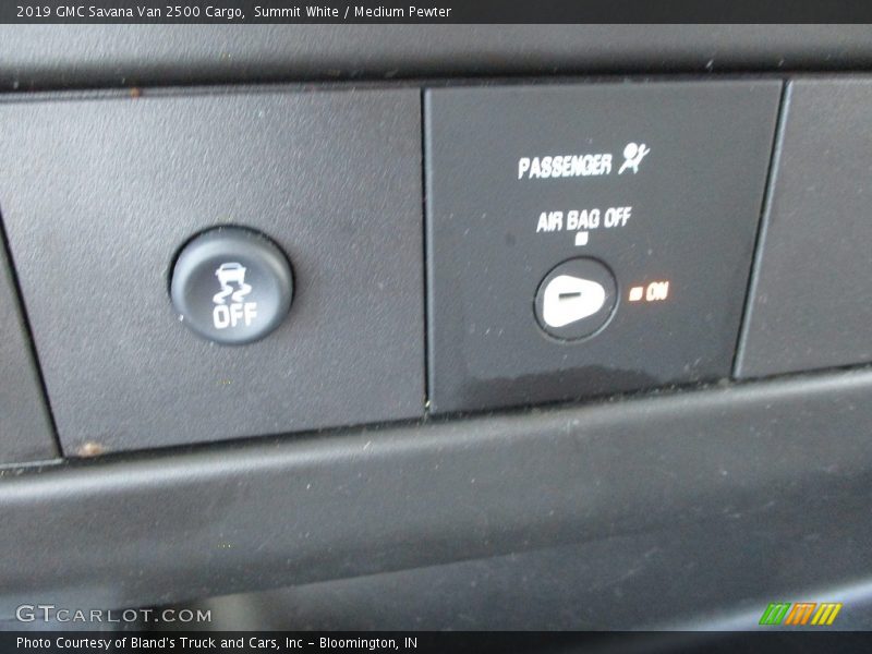 Summit White / Medium Pewter 2019 GMC Savana Van 2500 Cargo