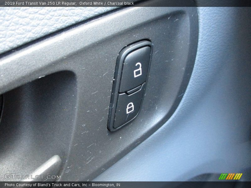 Oxford White / Charcoal black 2019 Ford Transit Van 250 LR Regular