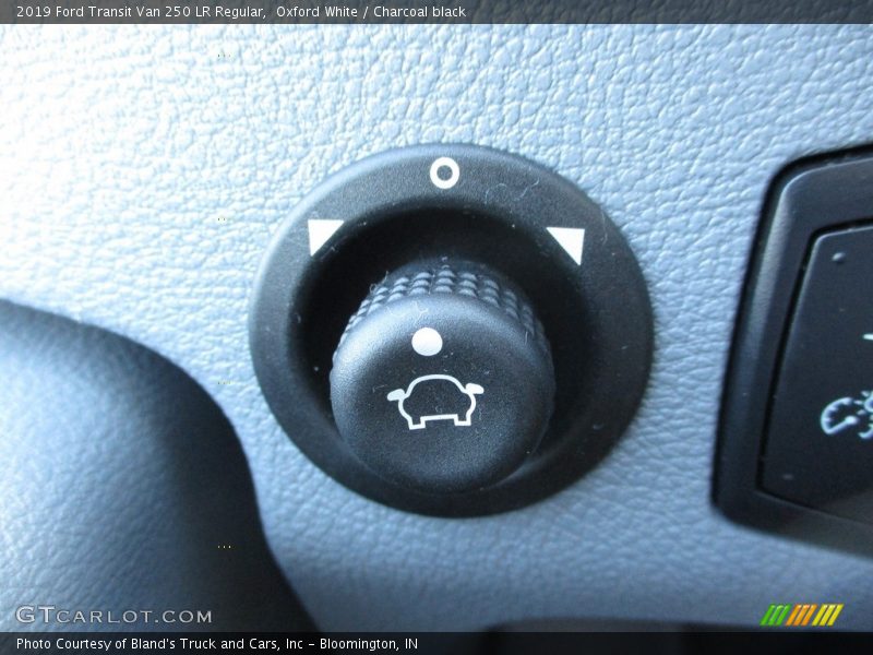 Oxford White / Charcoal black 2019 Ford Transit Van 250 LR Regular