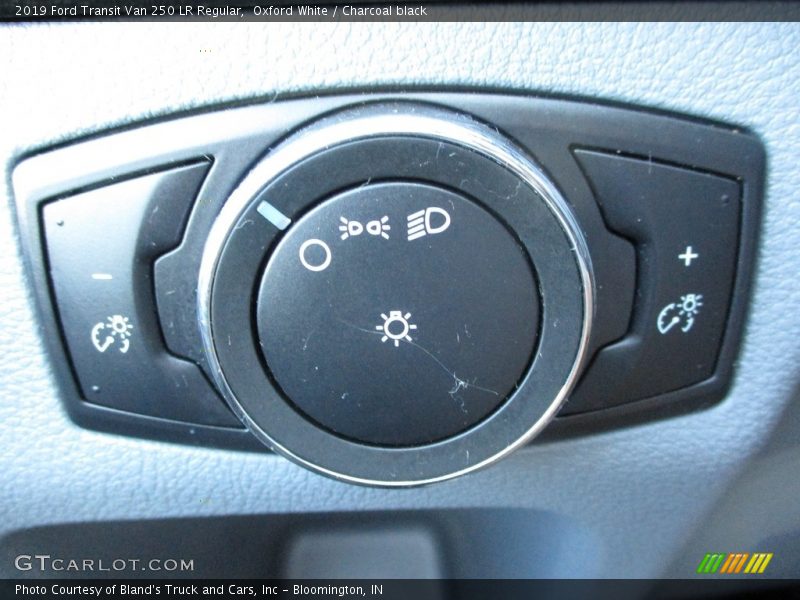 Oxford White / Charcoal black 2019 Ford Transit Van 250 LR Regular