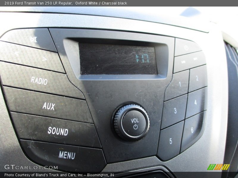 Oxford White / Charcoal black 2019 Ford Transit Van 250 LR Regular
