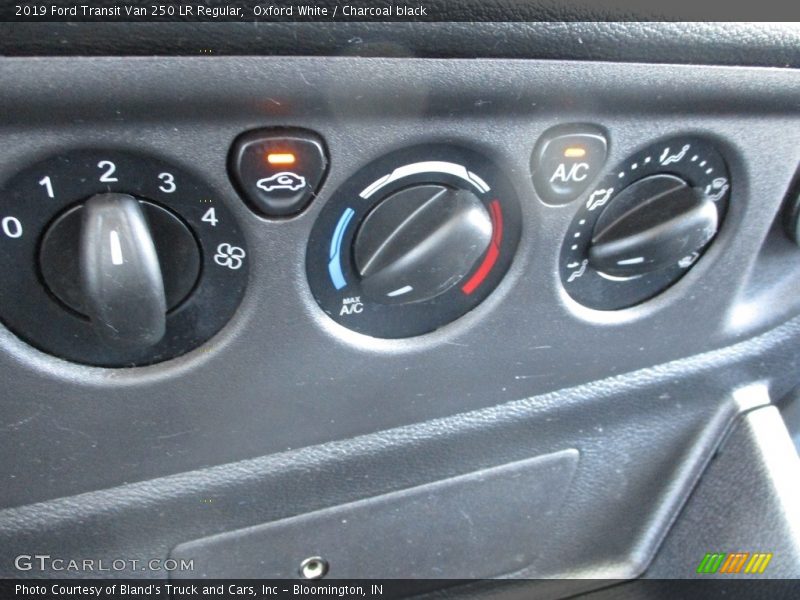 Oxford White / Charcoal black 2019 Ford Transit Van 250 LR Regular