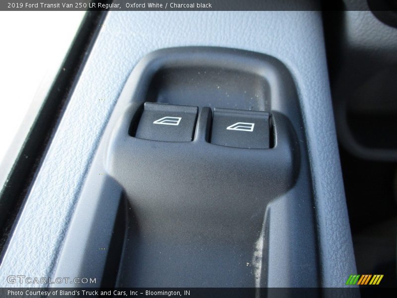 Oxford White / Charcoal black 2019 Ford Transit Van 250 LR Regular