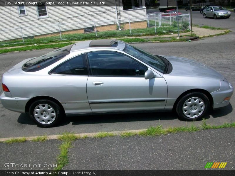 Vogue Silver Metallic / Black 1995 Acura Integra LS Coupe