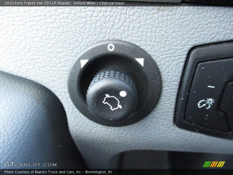 Oxford White / Charcoal black 2019 Ford Transit Van 250 LR Regular