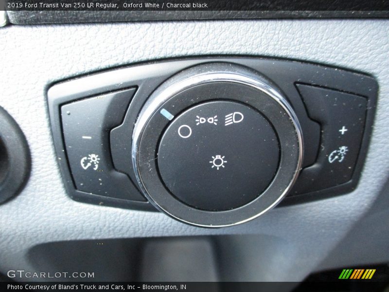 Oxford White / Charcoal black 2019 Ford Transit Van 250 LR Regular