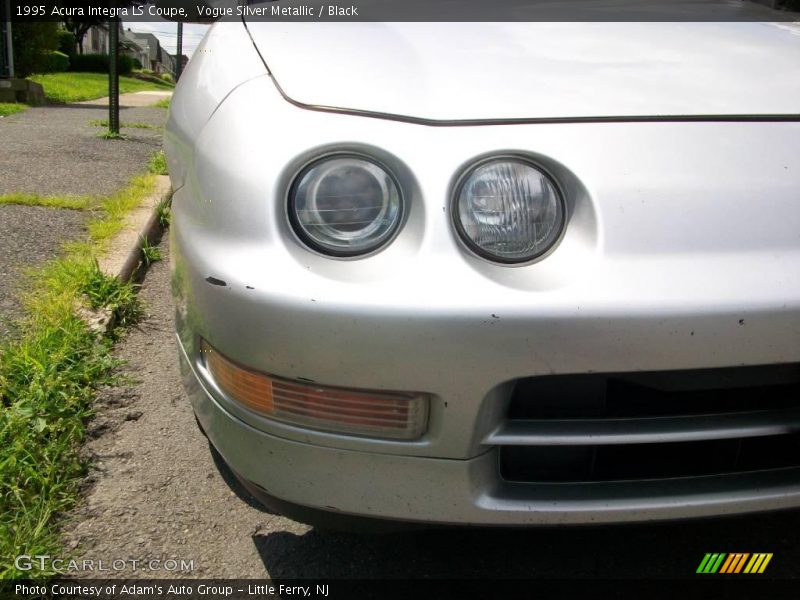 Vogue Silver Metallic / Black 1995 Acura Integra LS Coupe