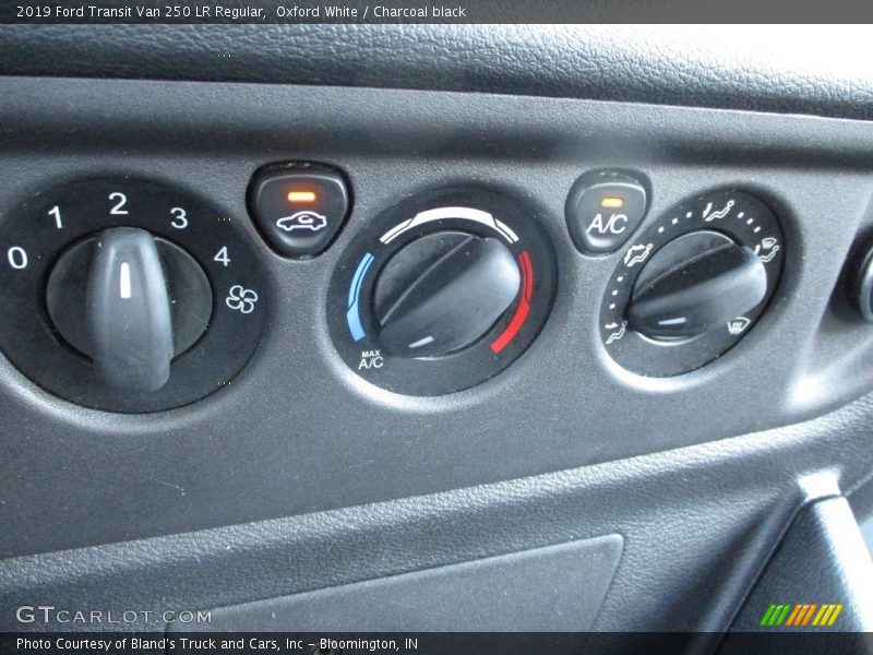 Oxford White / Charcoal black 2019 Ford Transit Van 250 LR Regular