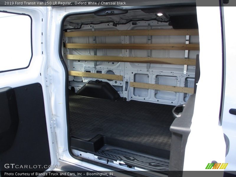Oxford White / Charcoal black 2019 Ford Transit Van 250 LR Regular