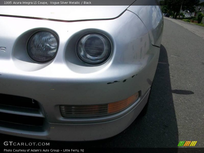 Vogue Silver Metallic / Black 1995 Acura Integra LS Coupe