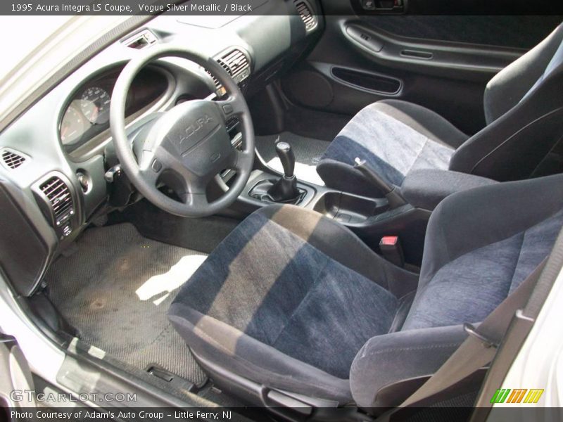 Vogue Silver Metallic / Black 1995 Acura Integra LS Coupe