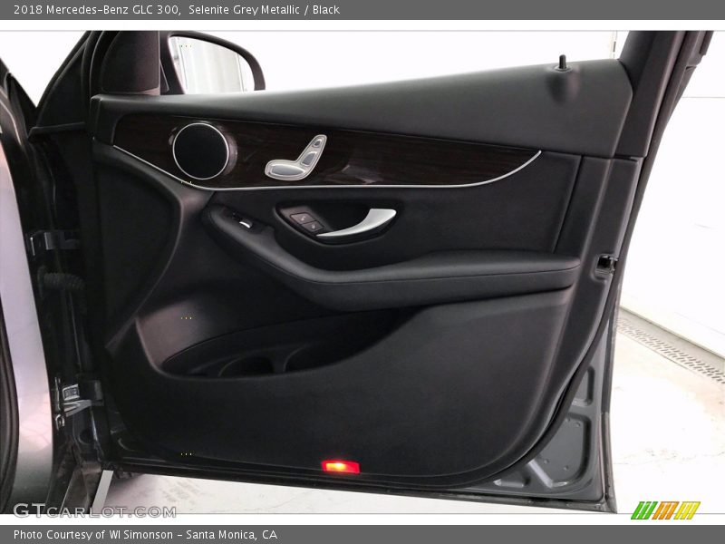Selenite Grey Metallic / Black 2018 Mercedes-Benz GLC 300