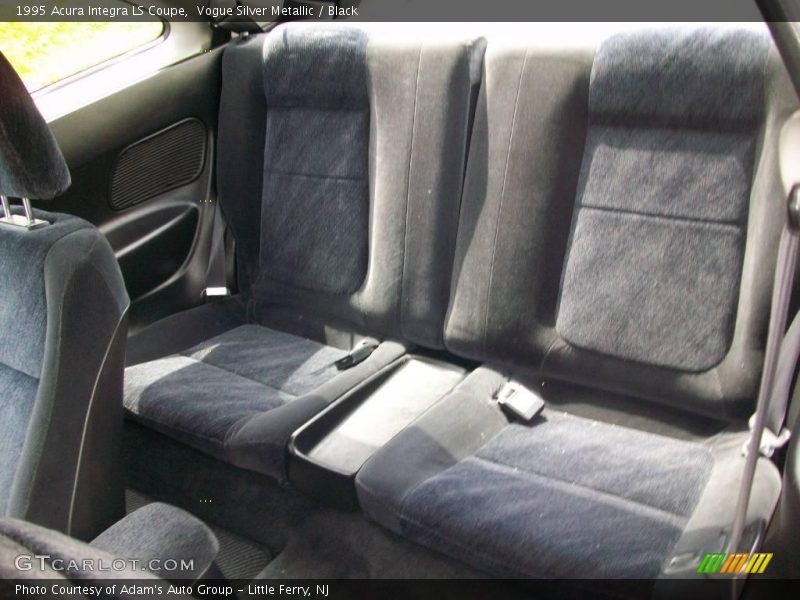 Vogue Silver Metallic / Black 1995 Acura Integra LS Coupe