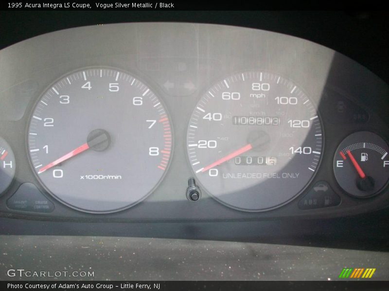 Vogue Silver Metallic / Black 1995 Acura Integra LS Coupe