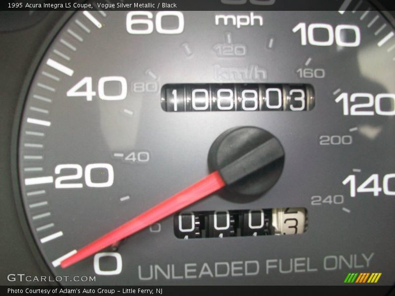 Vogue Silver Metallic / Black 1995 Acura Integra LS Coupe